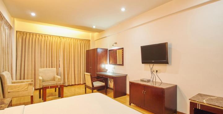 Treebo Trend Hotel Parker Ахмедабад Экстерьер фото