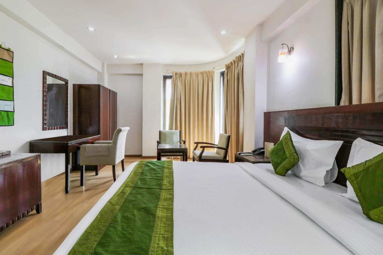 Treebo Trend Hotel Parker Ахмедабад Экстерьер фото