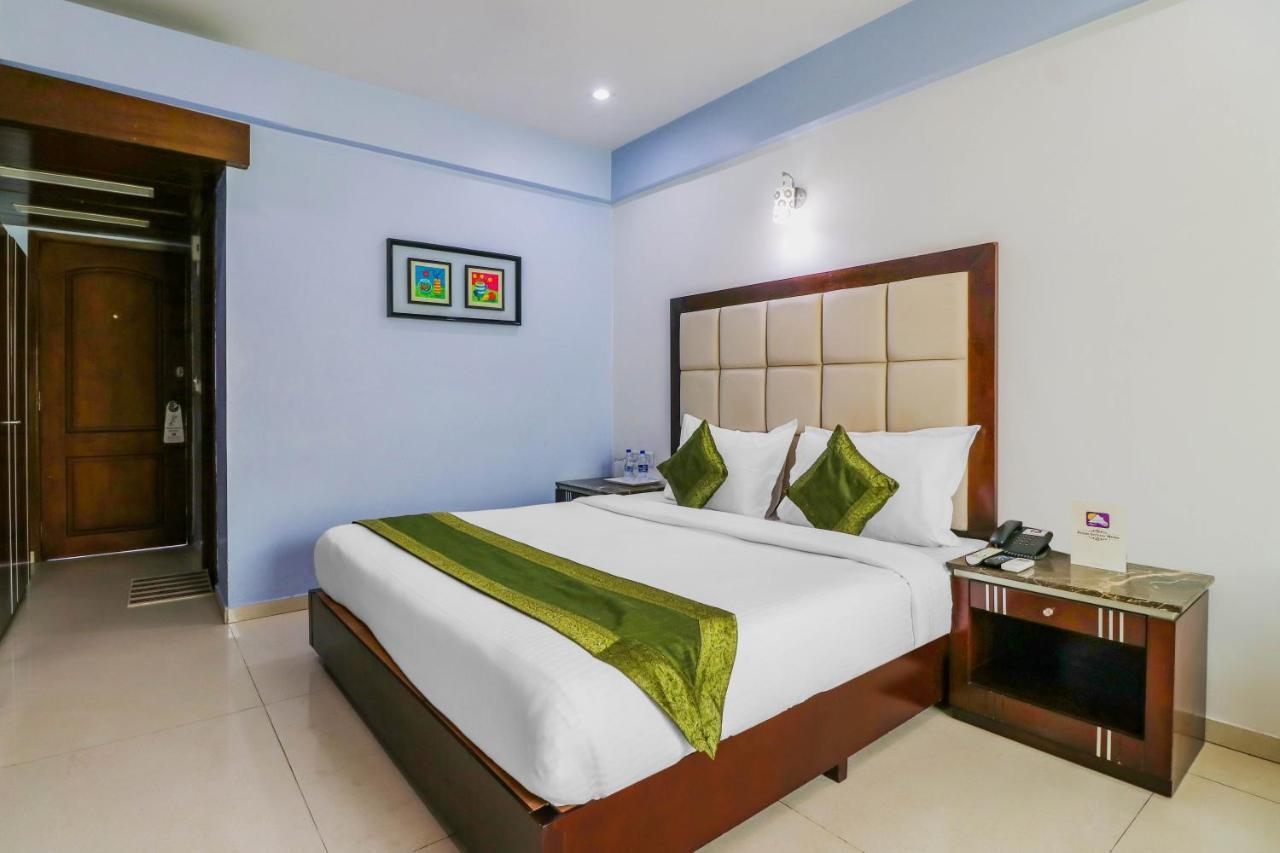 Treebo Trend Hotel Parker Ахмедабад Экстерьер фото