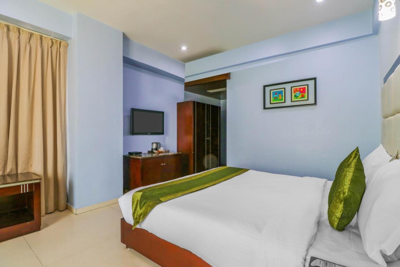 Treebo Trend Hotel Parker Ахмедабад Экстерьер фото