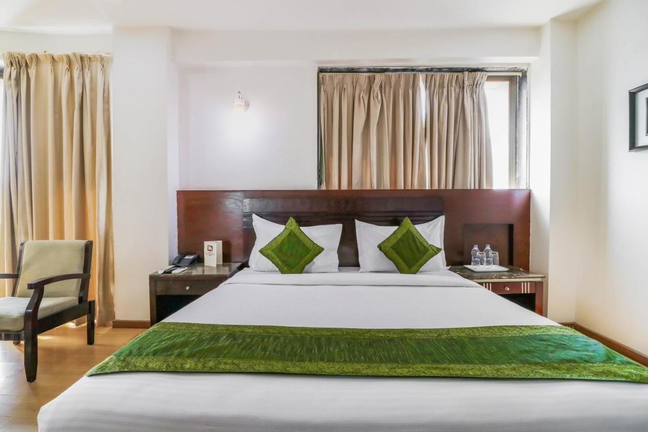 Treebo Trend Hotel Parker Ахмедабад Экстерьер фото