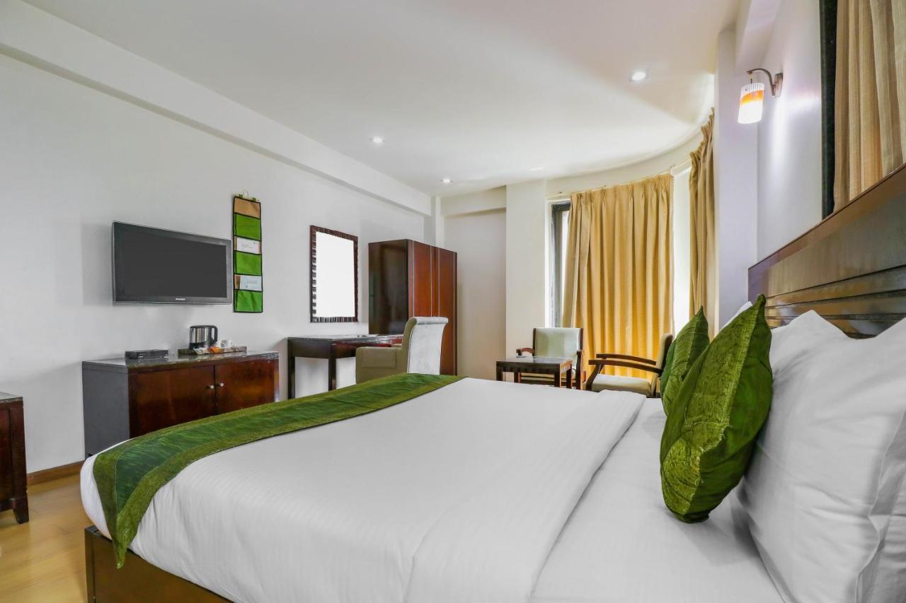 Treebo Trend Hotel Parker Ахмедабад Экстерьер фото